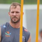 Atleta se prepara para arremesso de dardo