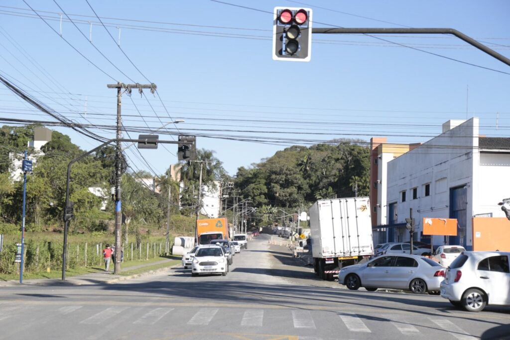 Trecho da rua Copacabana recebe tubulação especial de drenagem na terça-feira