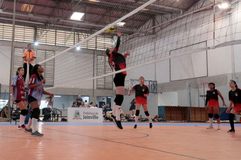 Jeville entra na segunda fase das modalidades coletivas