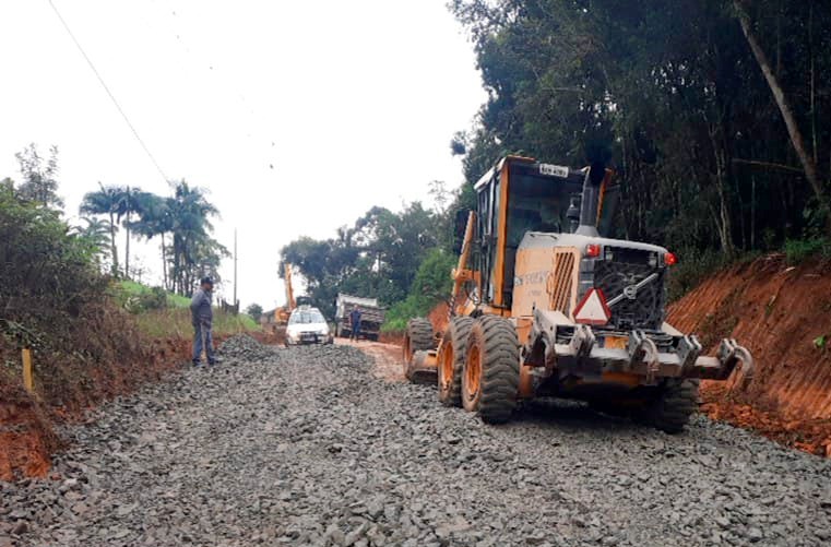 Estrada Arataca fica interditada para obras nesta quarta e quinta-feira
