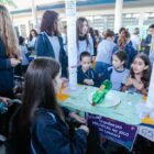 Alunos visitam trabalhos expostos