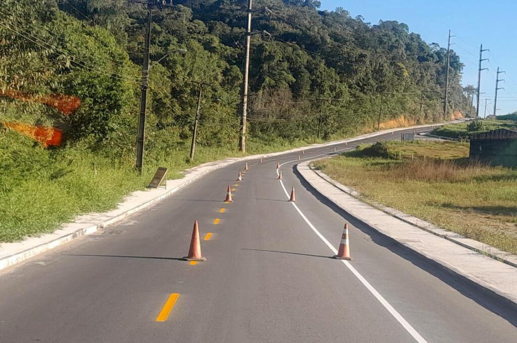 Prefeitura de Joinville realiza sinalização horizontal das ruas Boehmerwald e Eurides Francisco Tomasoni