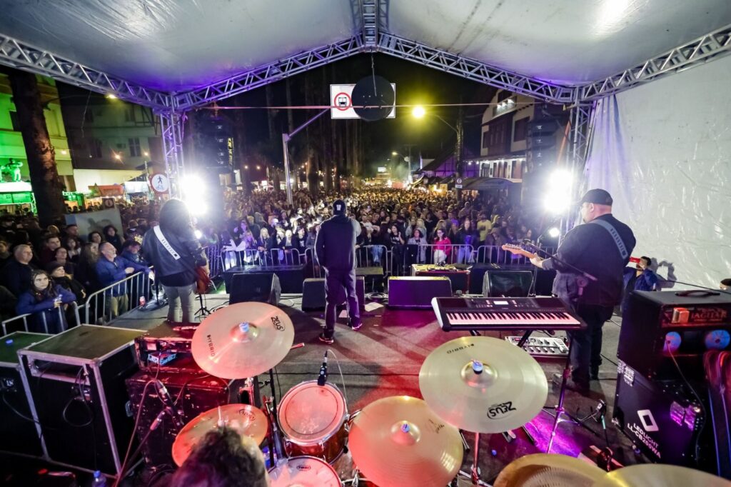 Rua das Palmeiras recebe festival de rock com feira de artesanato e food trucks neste domingo