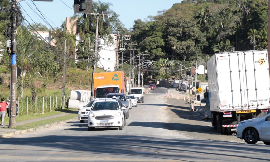 Trecho da rua Copacabana fica interditado na terça-feira para ajustes nos trilhos do trem