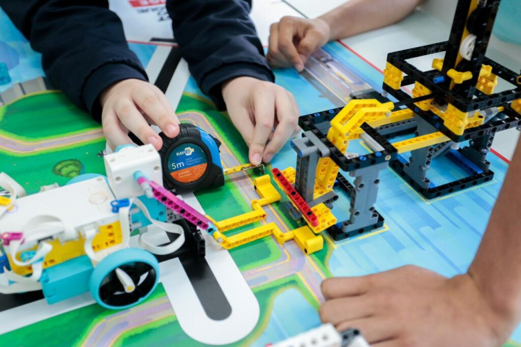 Programa Trilhas da Educação abre inscrições para parceria com Sesi/Senai