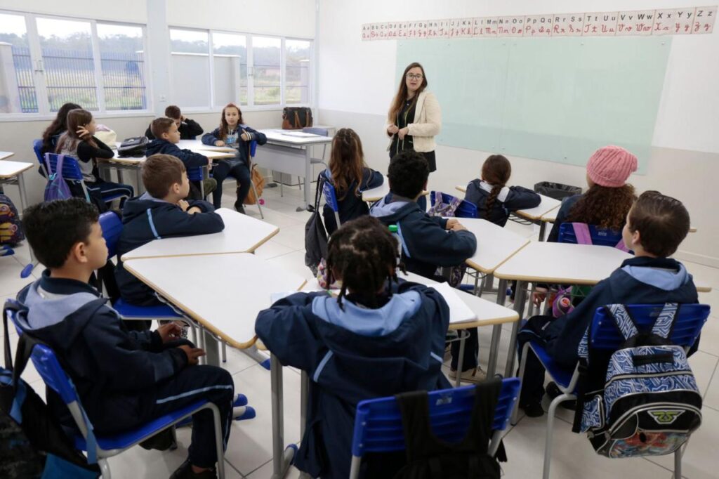 Secretaria de Educação apresenta estudo para reestruturação do modelo de escola cívico-militar
