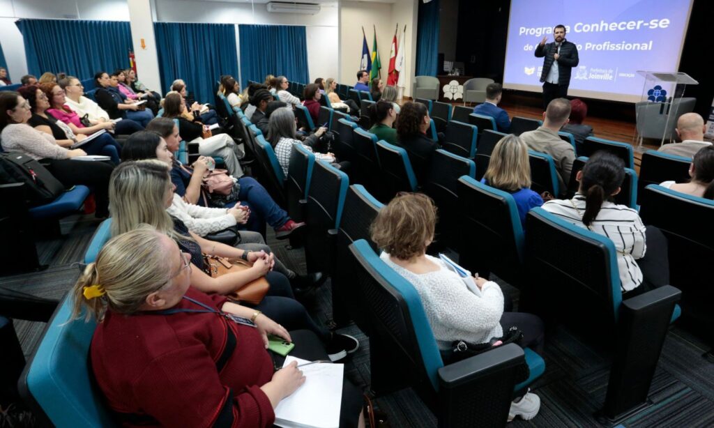 Secretaria de Educação lança programa de orientação profissional para Rede Municipal de Ensino