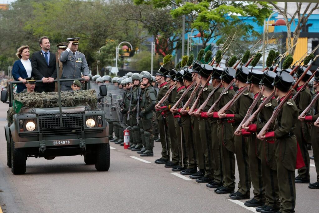 Público de Joinville prestigia Desfile Cívico-Militar e celebra a Independência do Brasil