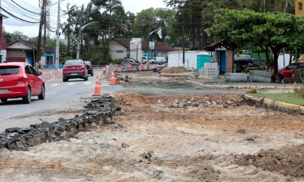 Abrigo de ônibus em frente a Central Funerária é temporariamente desativado para obras na Ottokar Doerffel
