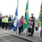 Bandeiras do Brasil, Santa Catarina e Joinville são hasteadas