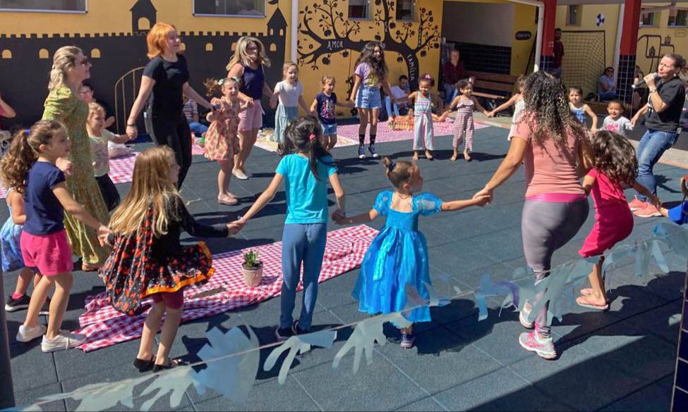 Escolas têm programação especial para celebrar a comunidade surda durante o Setembro Azul