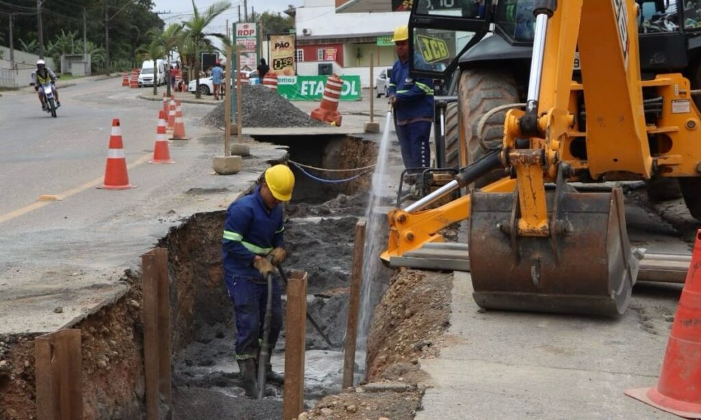 Obras da adutora do Sistema Piraí Sul avançam na rua Boehmerwald