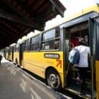 Usuário do Transporte Coletivo de Joinville embarca em ônibus