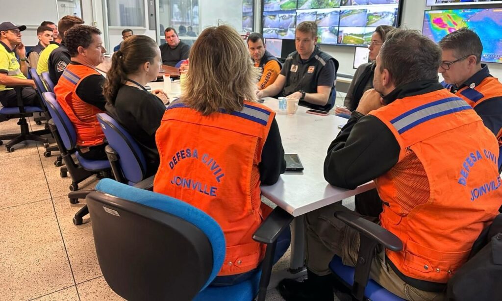 Defesa Civil de Joinville permanece em prontidão para risco de deslizamento e alagamento
