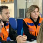 Prefeito Adriano e a vice Rejane com coletes da Defesa Civil