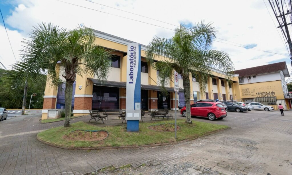 Laboratório Municipal de Joinville completa 30 anos e realiza cerca de 87 mil exames por mês