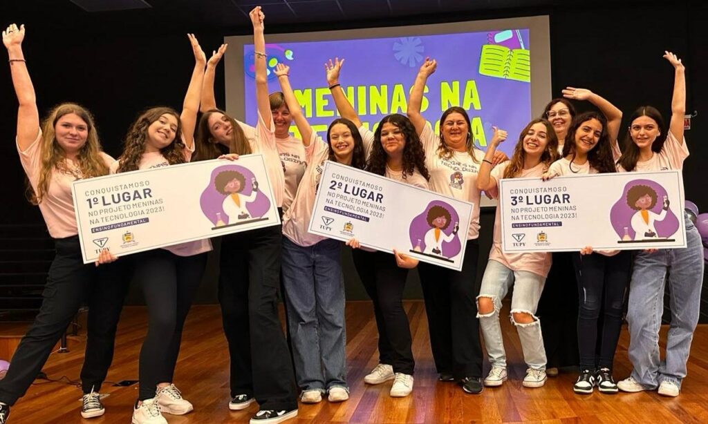 Escolas Municipais de Joinville são premiadas na final do projeto Meninas na Tecnologia
