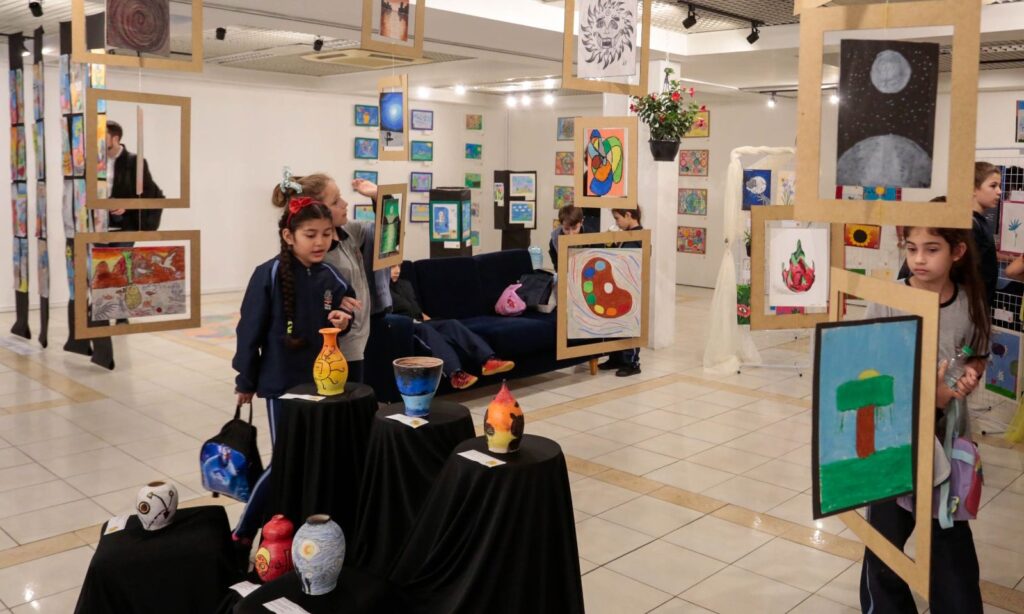 Secretaria de Educação realiza Mostra Cultural com apresentação de alunos e exposição de trabalhos