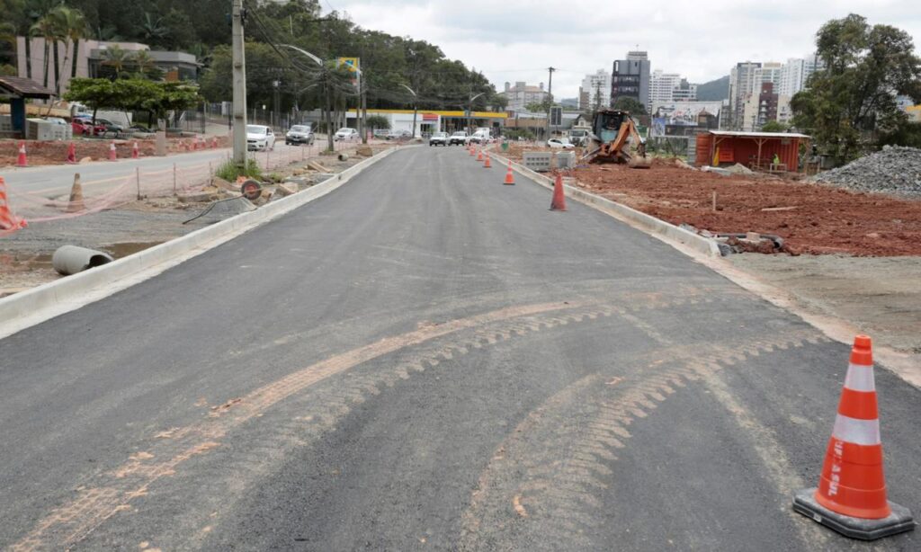 Trecho da nova pista da rua Ottokar Doerffel será liberado para o trânsito