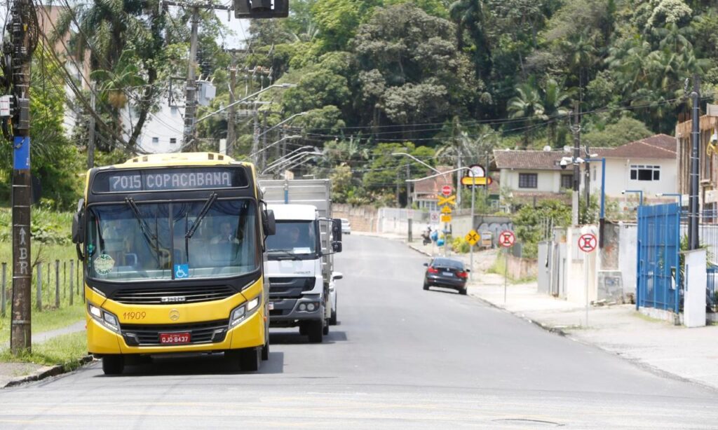 Rua Copacabana asfaltada