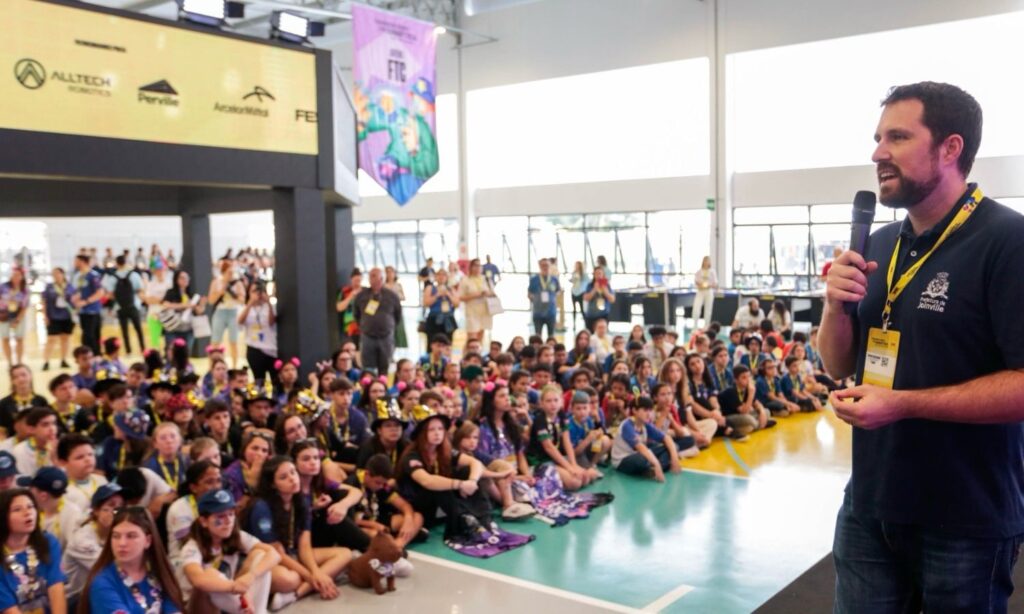 Dez equipes de escolas municipais participam da First Lego League em Joinville