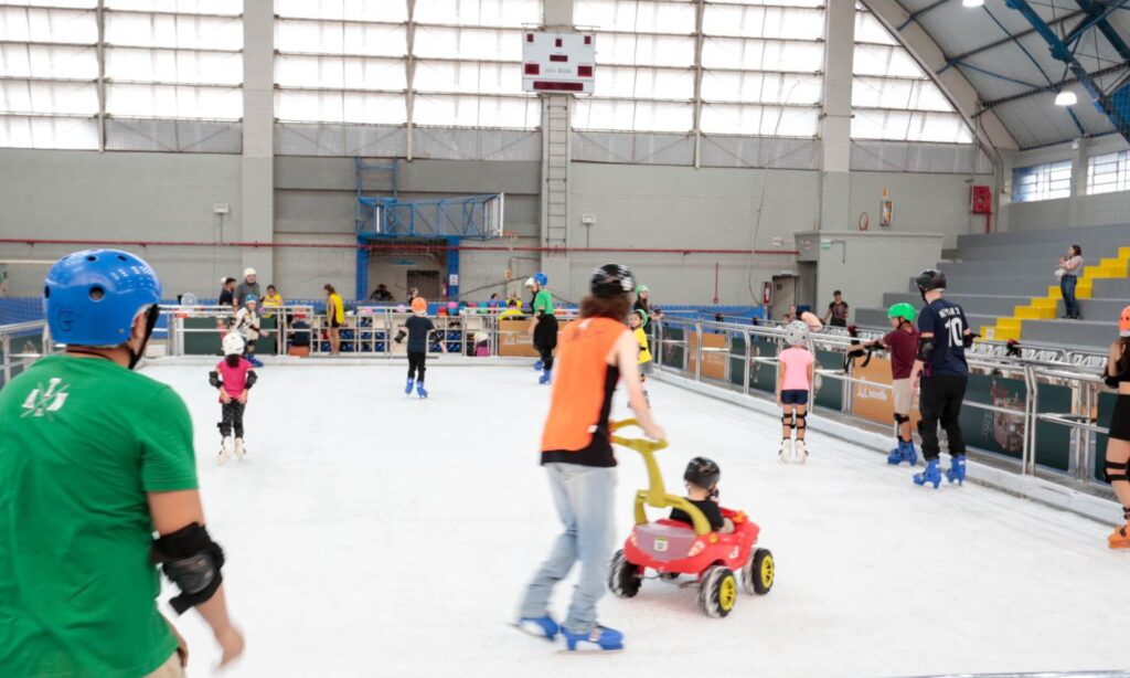 Agendamento para a pista de patinação no gelo abre nesta segunda-feira, ao meio-dia