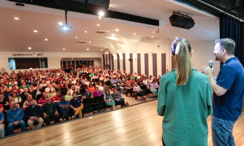 Programa Escola de Pais encerra o ano com mais de 1,4 mil famílias impactadas em 108 Escolas e CEIs municipais