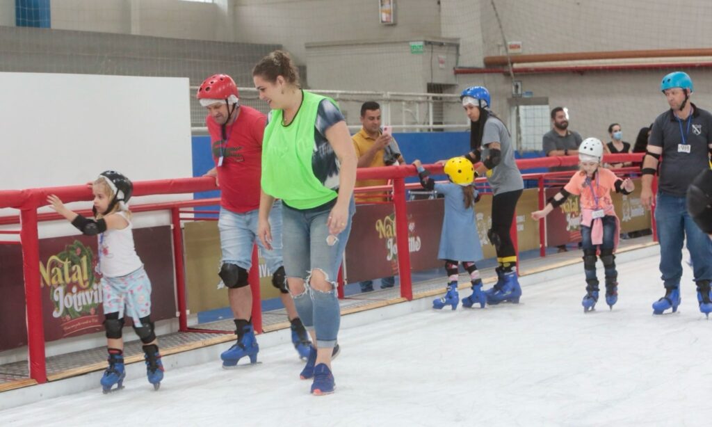 Prefeitura de Joinville abre agendamento para pista de patinação no gelo do Natal