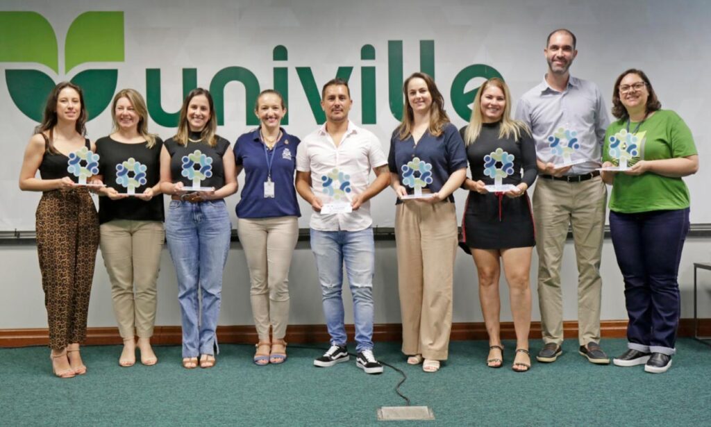 Prefeitura premia projetos desenvolvidos por servidores da Secretaria de Assistência Social