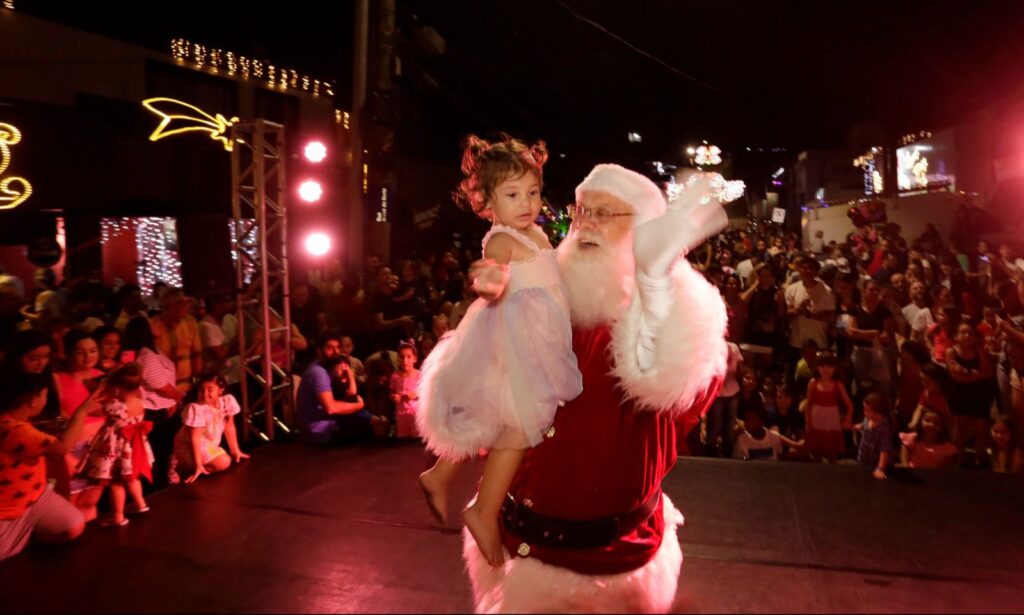 Rua do Papai Noel está oficialmente aberta para a visitação em Joinville