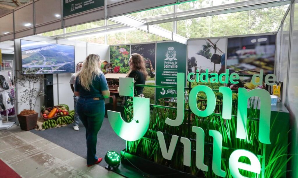 Prefeitura de Joinville oferece informações sobre turismo e desenvolvimento rural na 83ª Festa das Flores