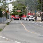 Rua com asfalto que vai receber melhorias