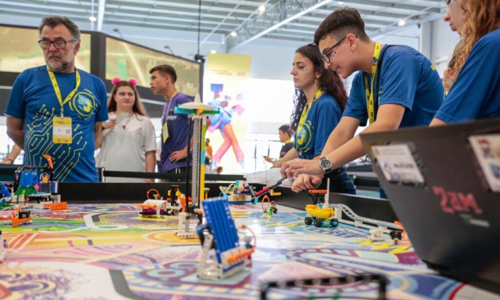 Educação de Joinville investe R$ 130 milhões em tecnologia para potencializar aprendizagem