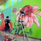Artista grafita painel