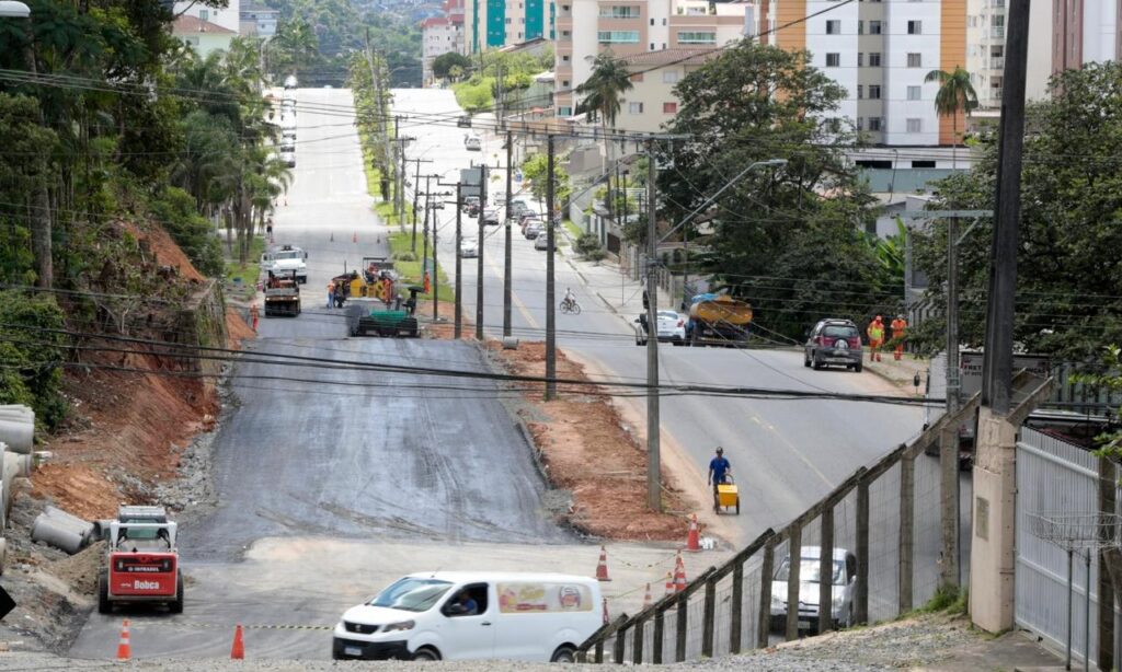 Prefeitura faz obra para ligação da Av. Antônio Ramos Alvim com a Rua Santa Catarina