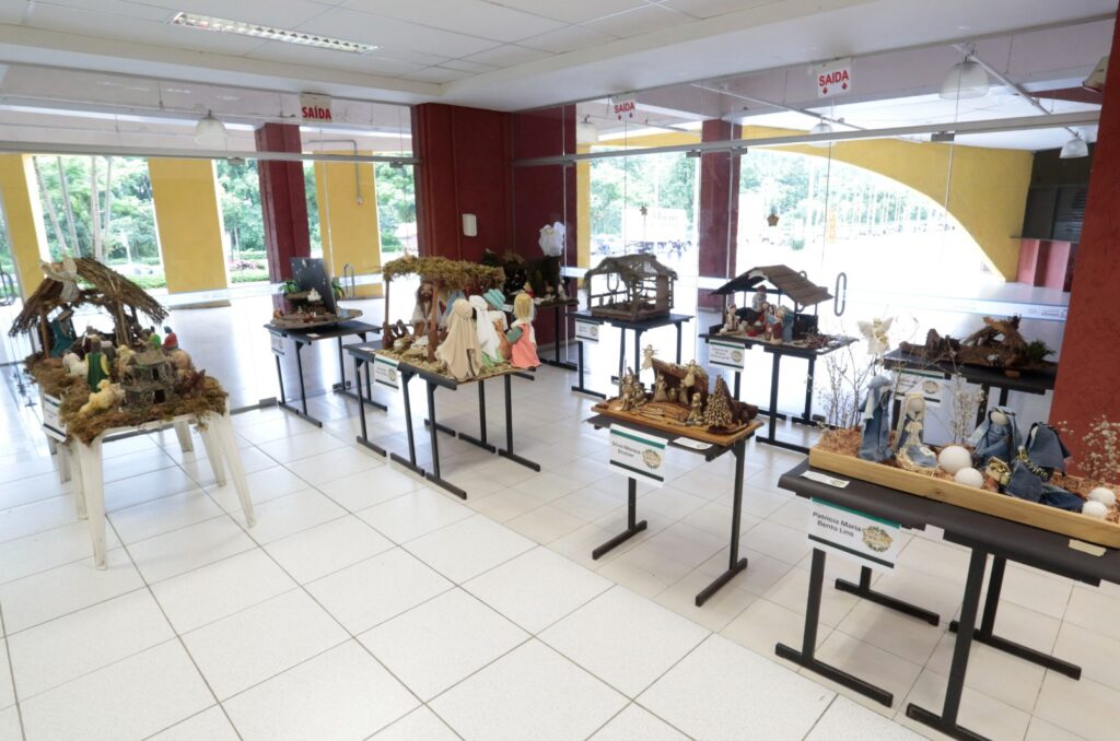 Presépios que participam de concurso estão em exposição no Centreventos Cau Hansen