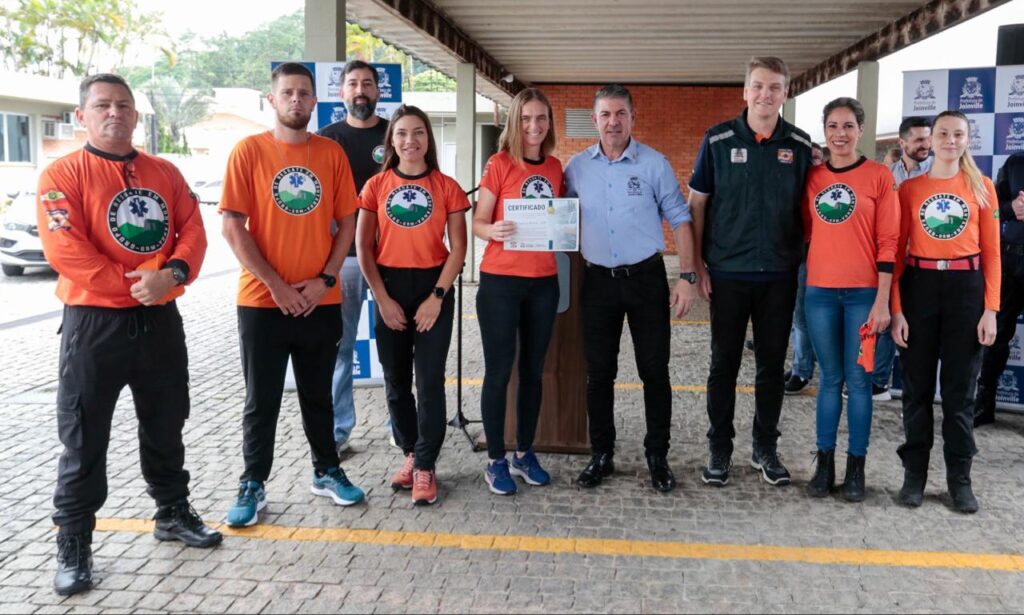 Defesa Civil homenageia voluntários que ajudam no atendimento de joinvilenses