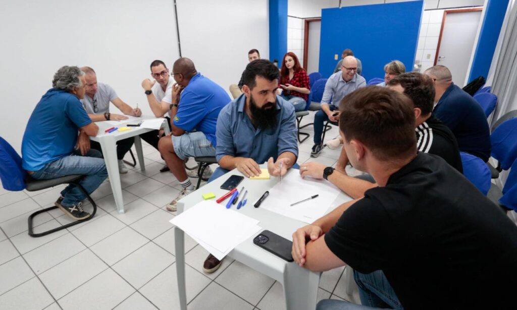 Prefeitura de Joinville reúne representantes de modalidades esportivas para discutir Ginásio de Esportes
