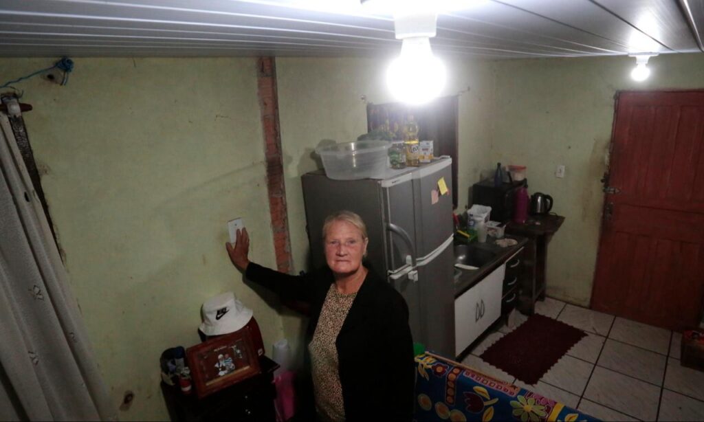 Vila do Oca passa a ter iluminação pública e energia elétrica regularizada nas residências