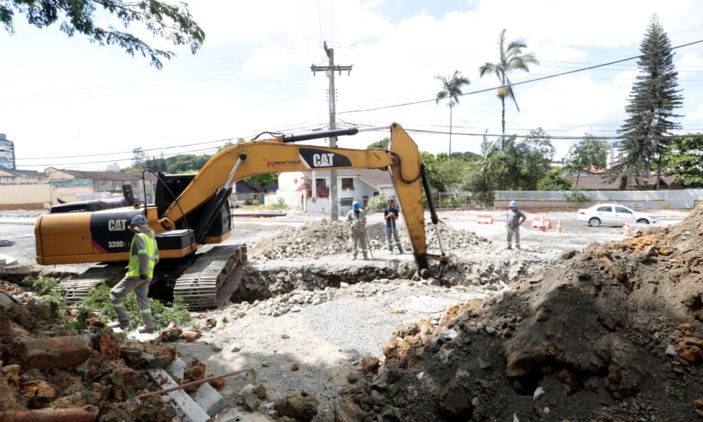 Prefeitura de Joinville avança em obras de duplicação da Rua Ottokar Doerffel