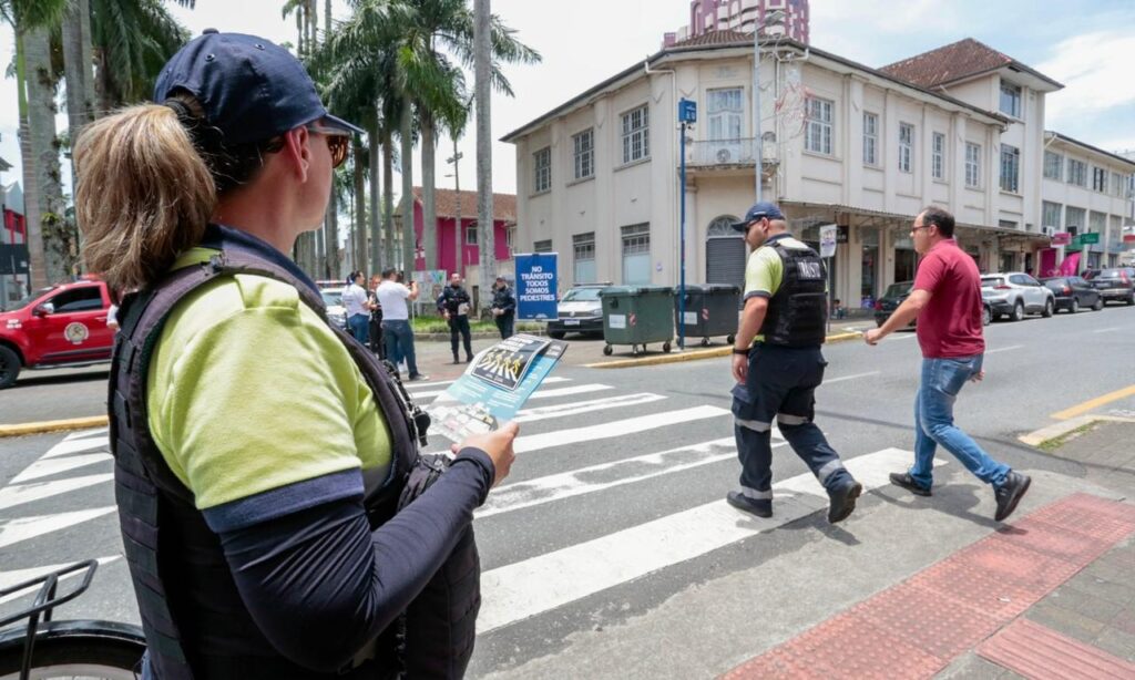 Prefeitura de Joinville inicia campanha educativa voltada aos pedestres