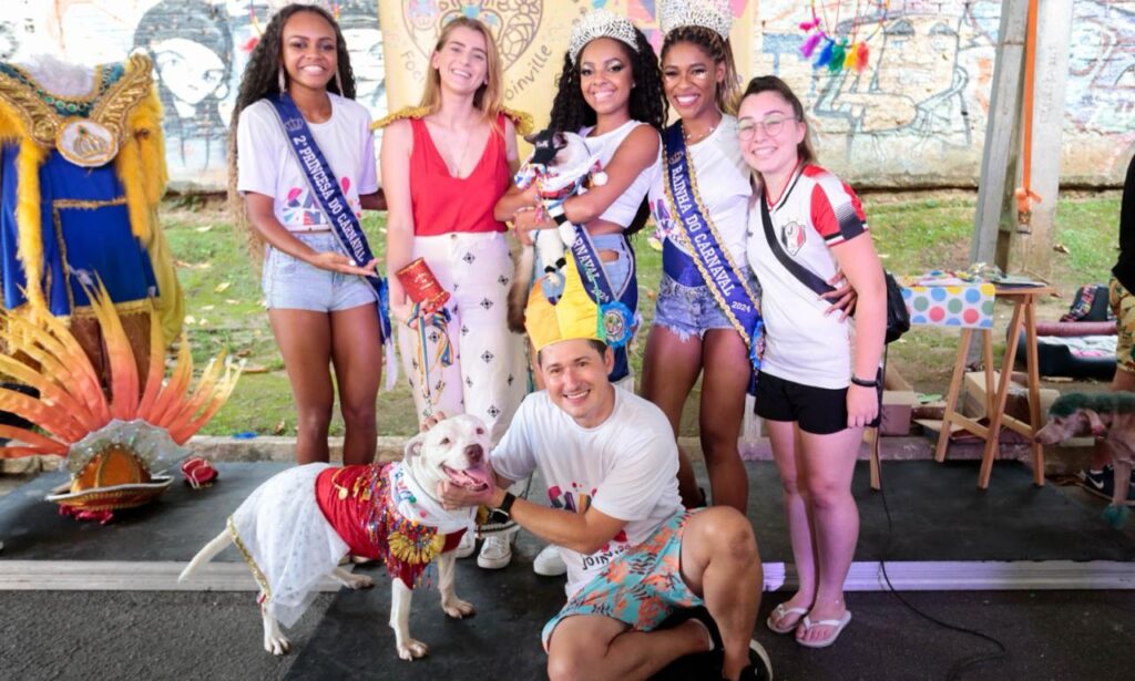 Pet Folia 2024 elege realeza do Carnaval de Joinville com show de carisma e estilo