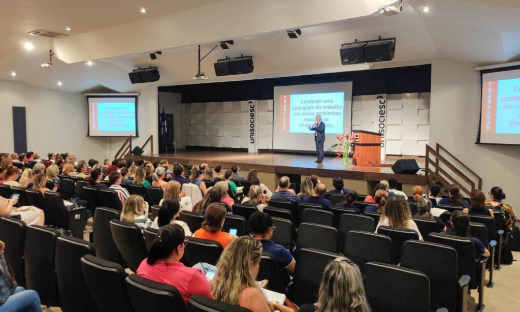 Rede Municipal de Ensino participa de formação antes do início das aulas
