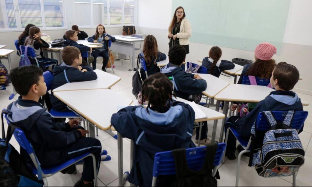 Educação de Joinville firma parceria com os Bombeiros Voluntários para o projeto Cidadão do Futuro