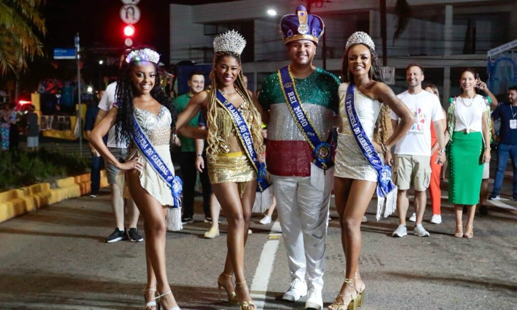 Desfile das Escolas de Samba reúne cerca de 18 mil pessoas na Avenida Beira Rio e encanta o público