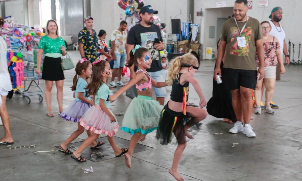 Carnaval de Joinville 2024 encerra com folia para a família e blocos de rua