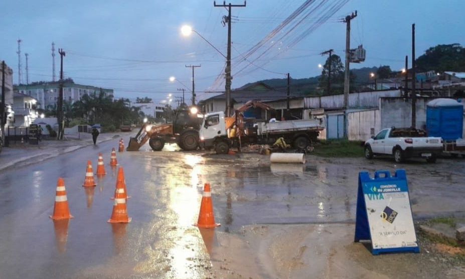 Águas de Joinville realiza manutenção na adutora do Reservatório R-11
