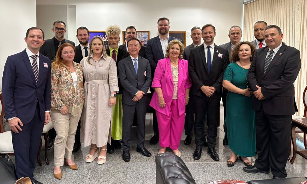 Prefeito Adriano Silva cumpre agenda de reuniões em Brasília