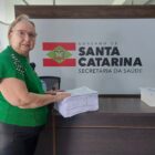 Secretária Tânia Eberhardt com a prestação de contas com cerca de 4 mil páginas