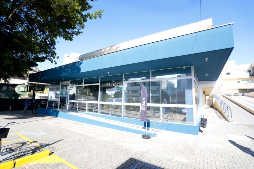 Ambulatório do Hospital Municipal São José tem nova área de recepção e dez consultórios totalmente reformados
